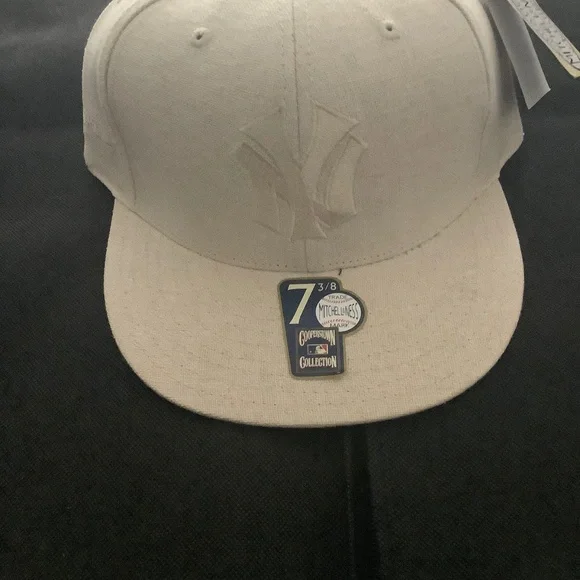 Mitchell & Ness | Accessories | New York Yankees Mitchell  display picture 3